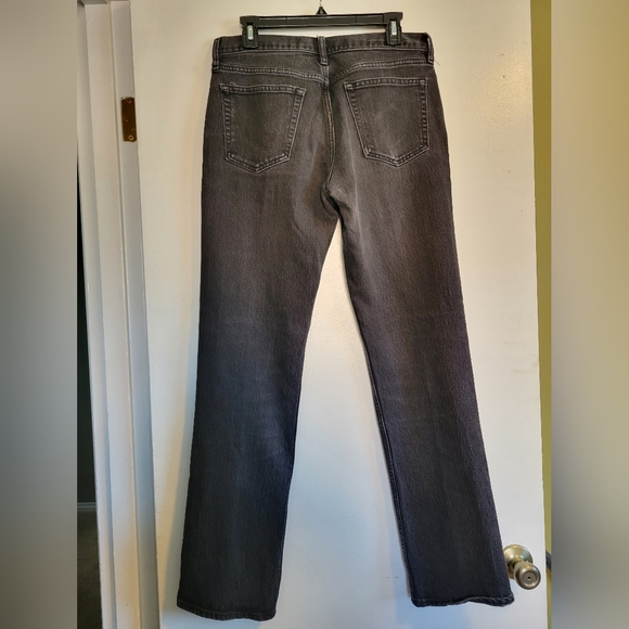 Old Navy Straight Stretch Jeans in Black - Picture 3 of 5